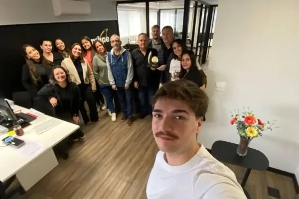 Uniline Contábil celebra conquista do Prêmio de Melhor Contabilidade pela Agência Midaz